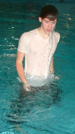 T-shirt in Swimmingpool